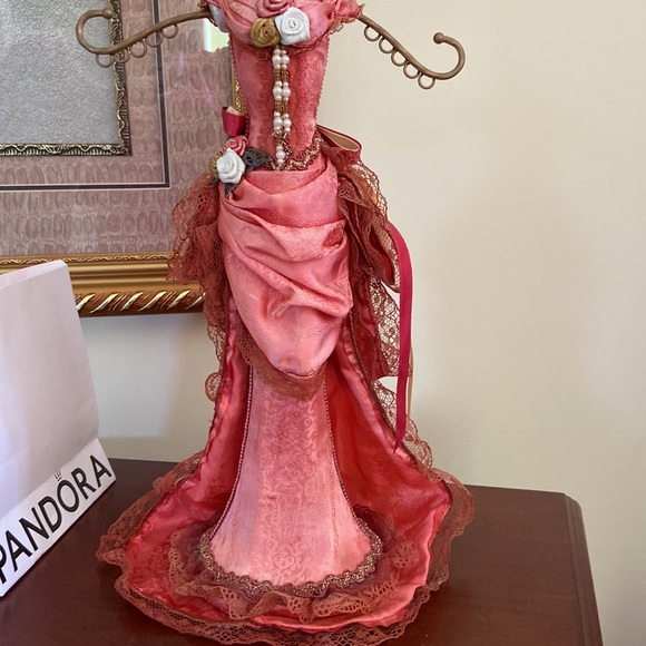 Beautiful Victorian necklace holder - Picture 5 of 8